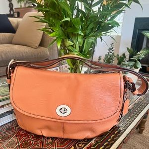 💜 SOLD 💜 Coach leather bag